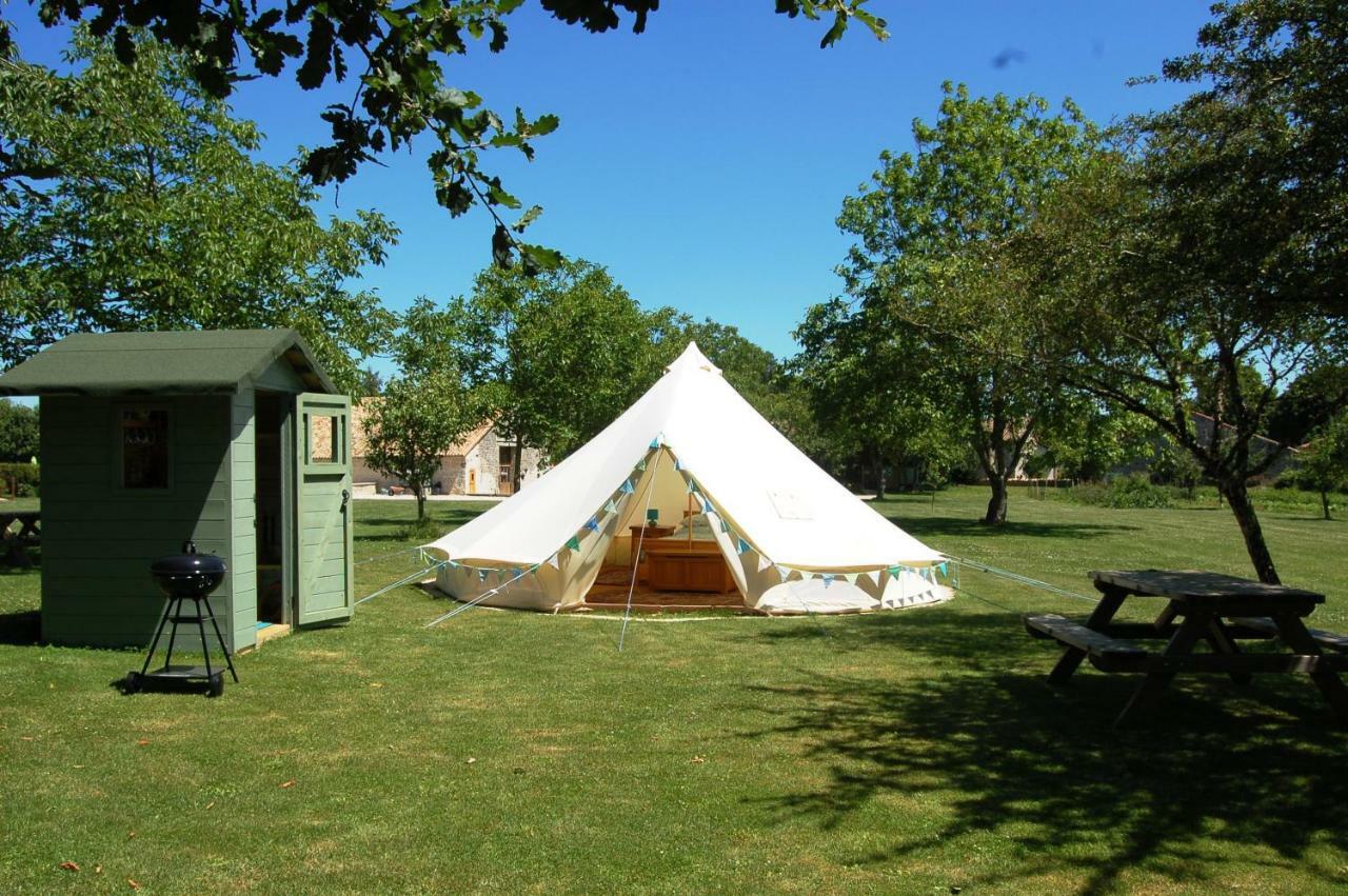 Camping La Foret De Tesse Zewnętrze zdjęcie