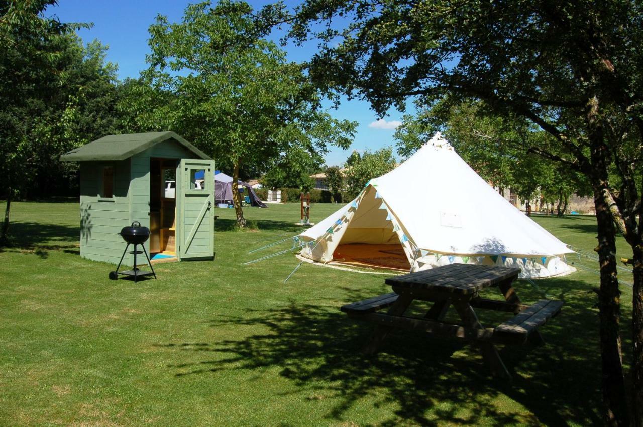 Camping La Foret De Tesse Zewnętrze zdjęcie