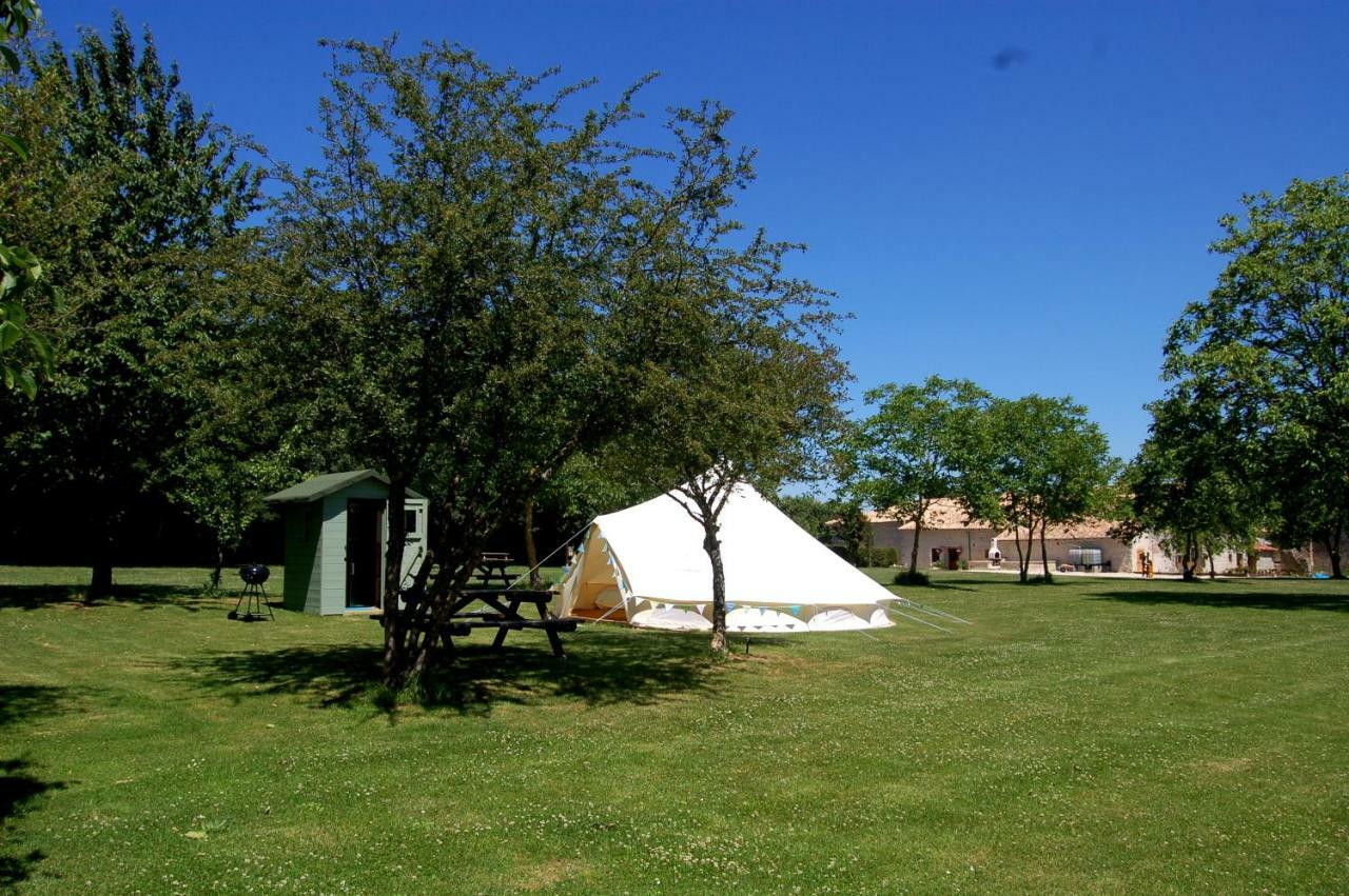 Camping La Foret De Tesse Zewnętrze zdjęcie