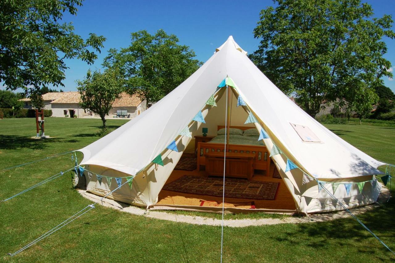 Camping La Foret De Tesse Zewnętrze zdjęcie