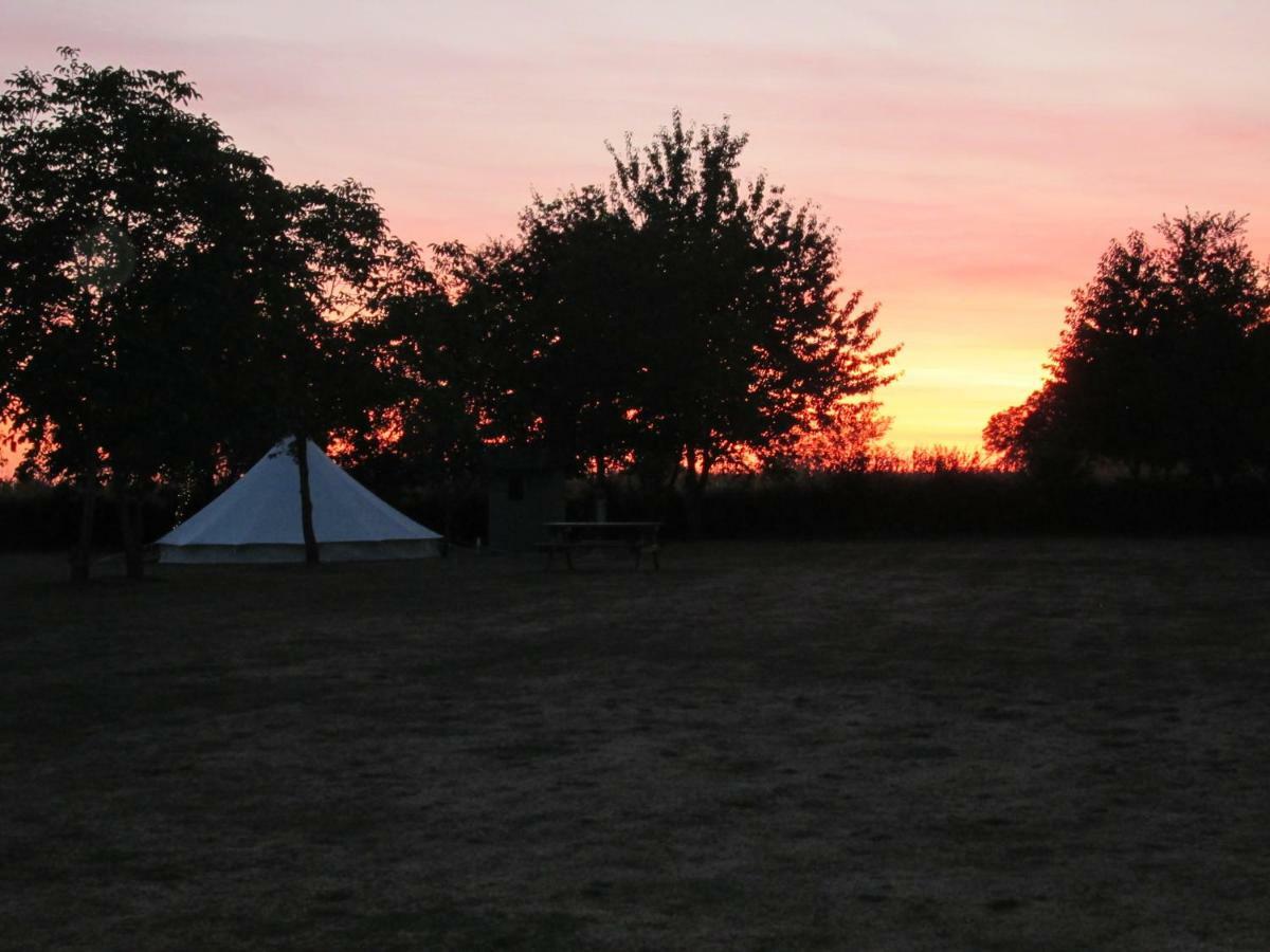 Camping La Foret De Tesse Zewnętrze zdjęcie